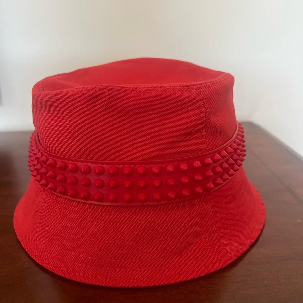Spiked bucket hat